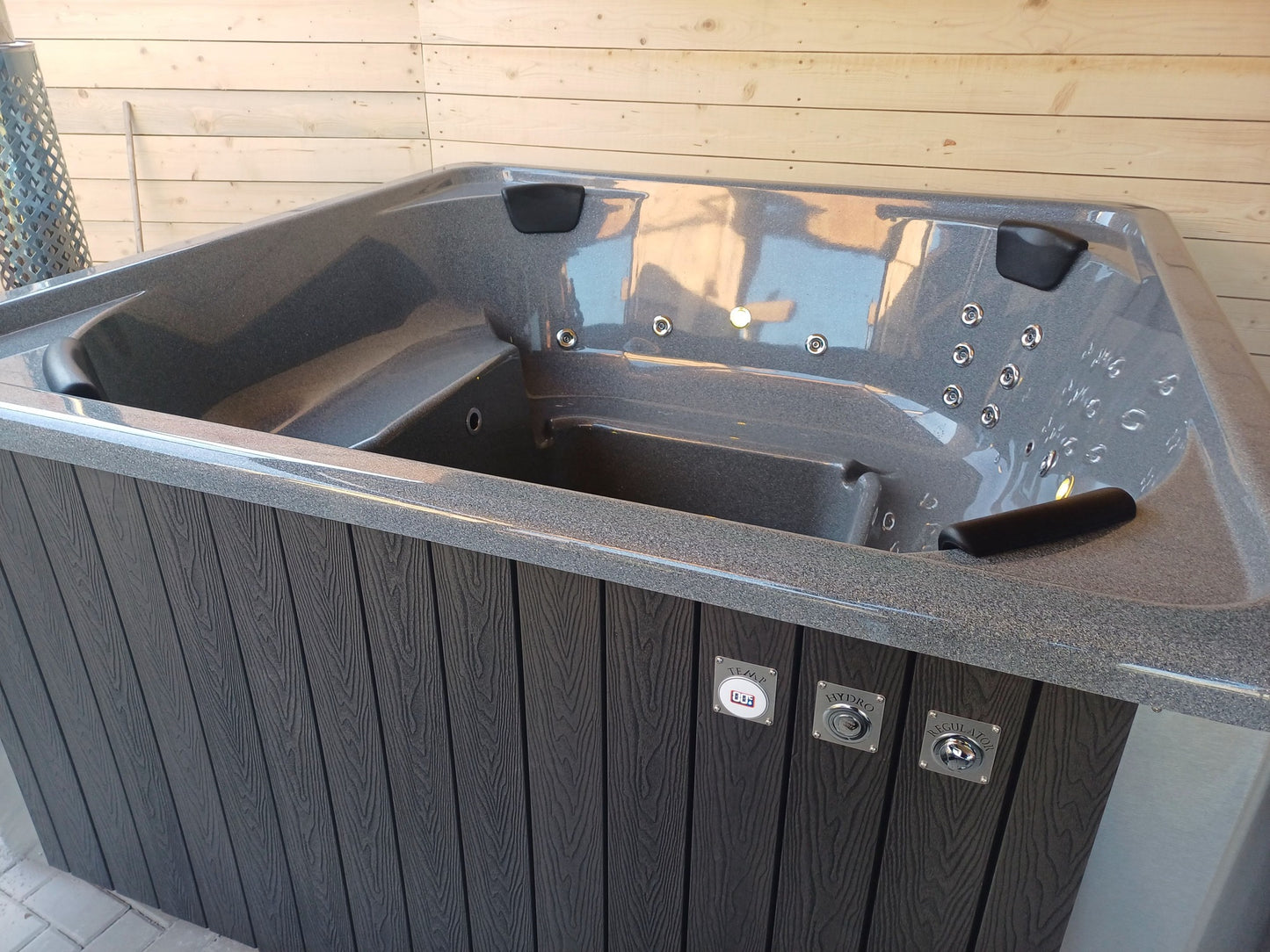 Customisable Hot Tub