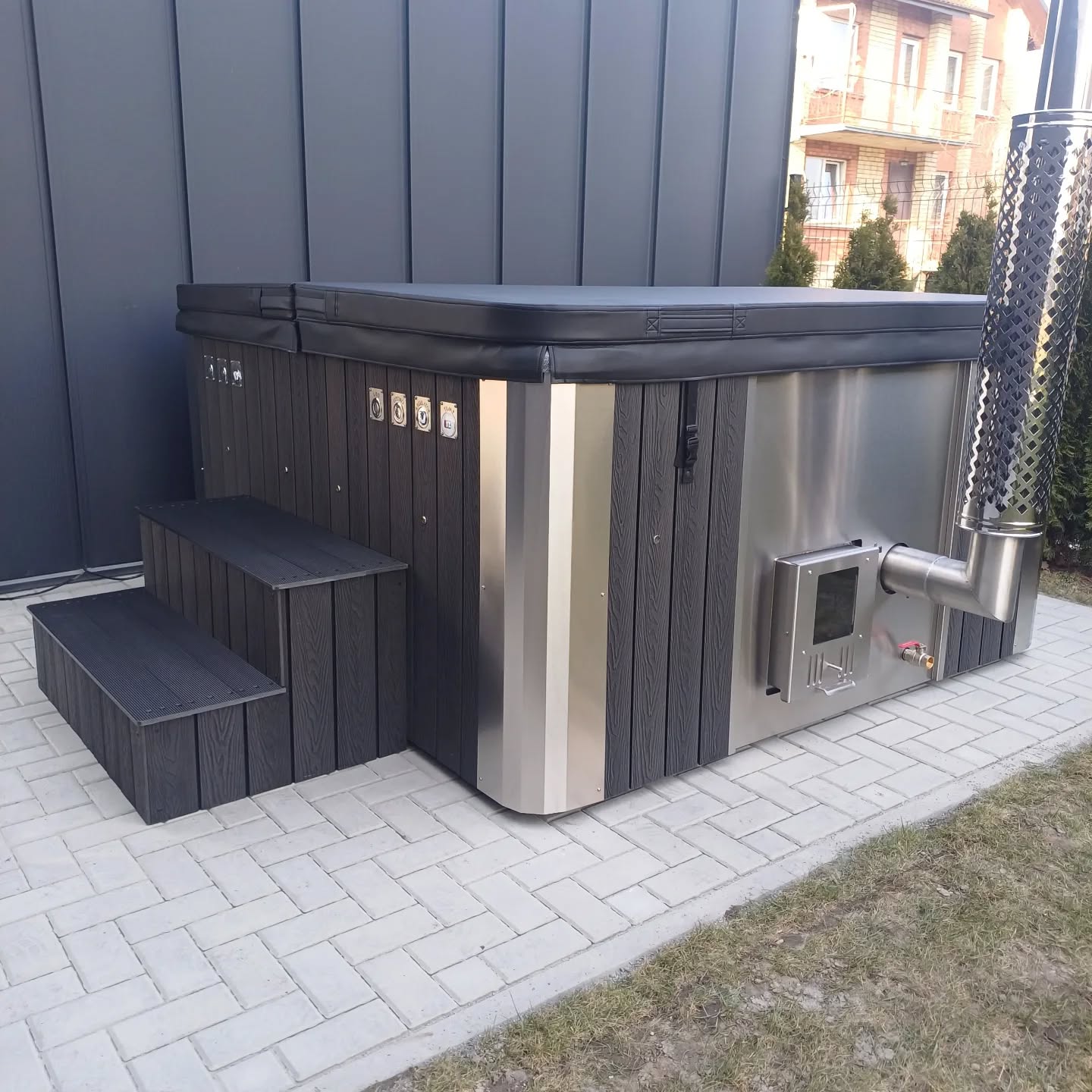 Customisable Hot Tub