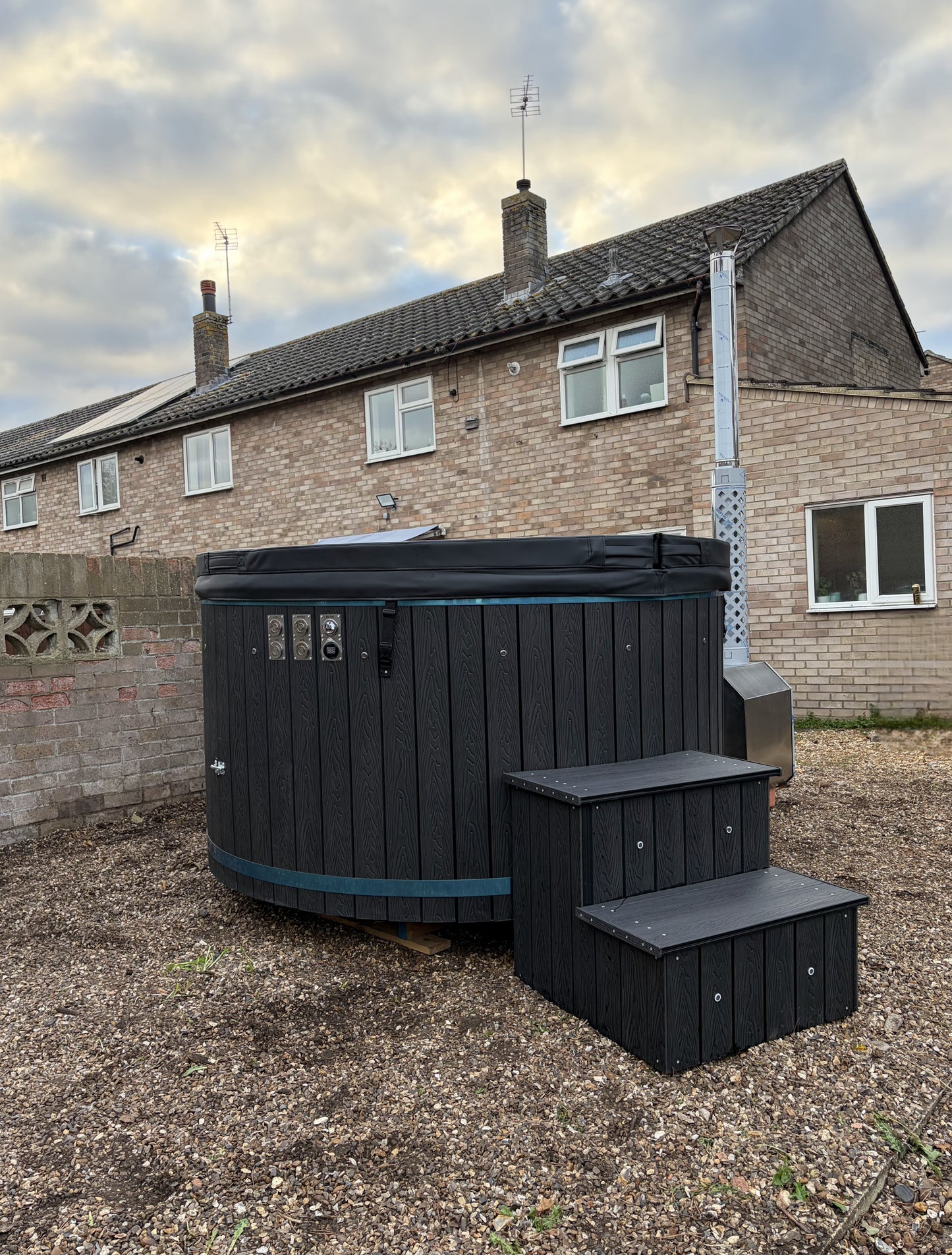 Round Wood-Fired Hot Tub with External Log Burner
